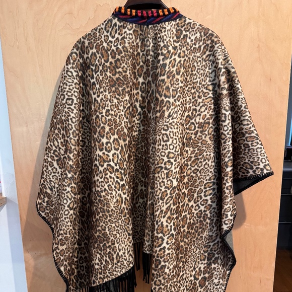 ETRO Milano wool cape / cloak - leopard print, fringe, woven edging SHOWSTOPPER - Picture 9 of 16
